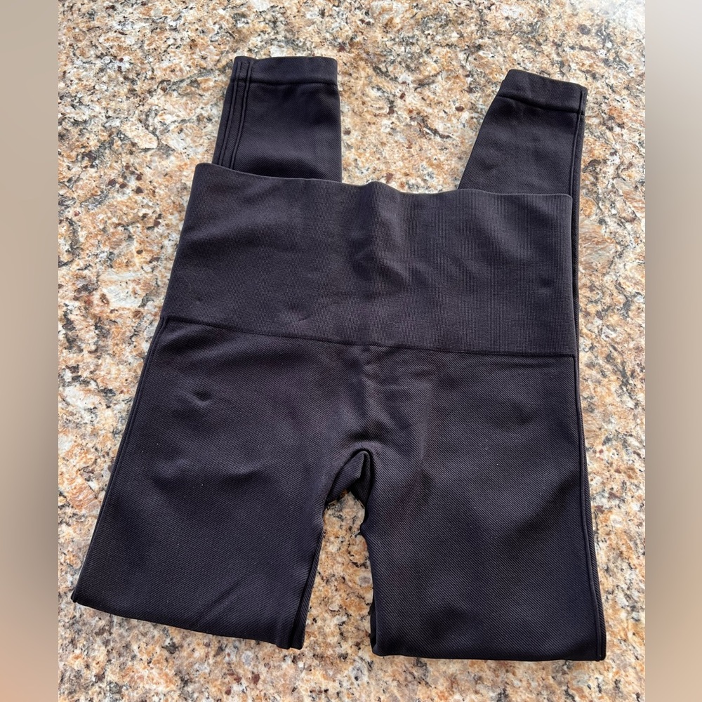 NWOT SPANX Look at me Seamless BLACK Leggings MEDIUM